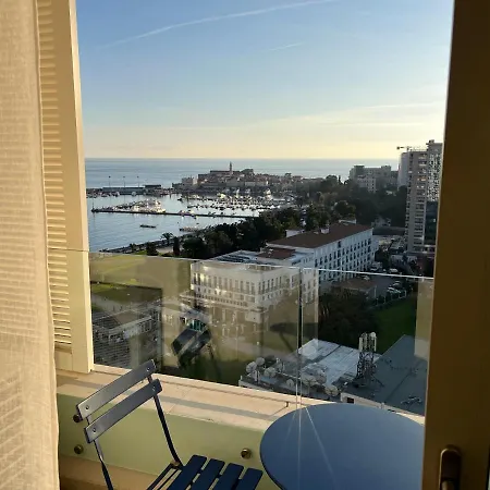 Apartment Seafront *